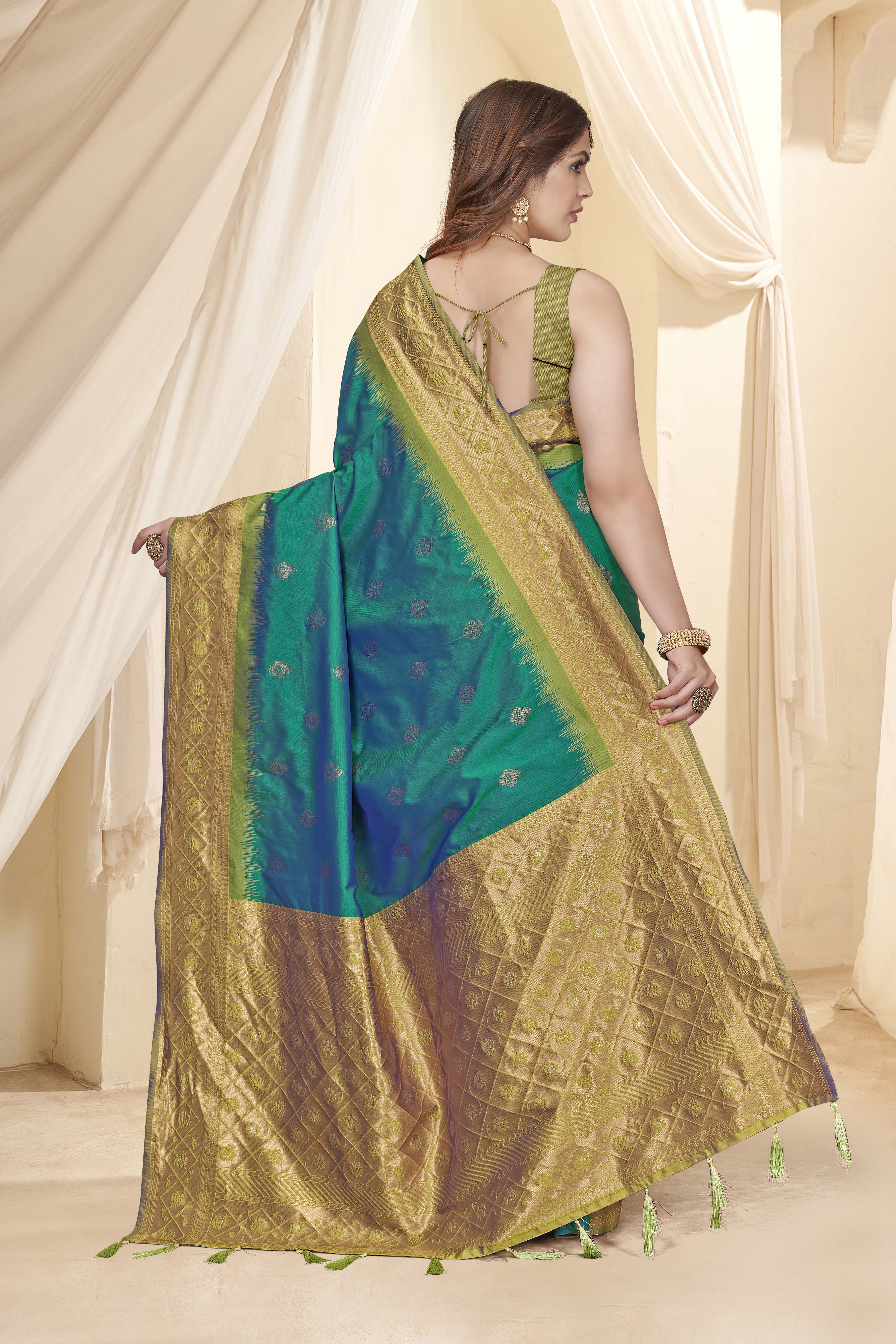 Green Soft Silk Floral Border Contrast Zari Woven Saree