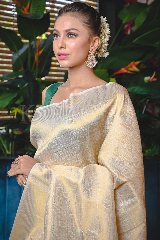 Dazzling White Color Soft Lichi Silk Saree