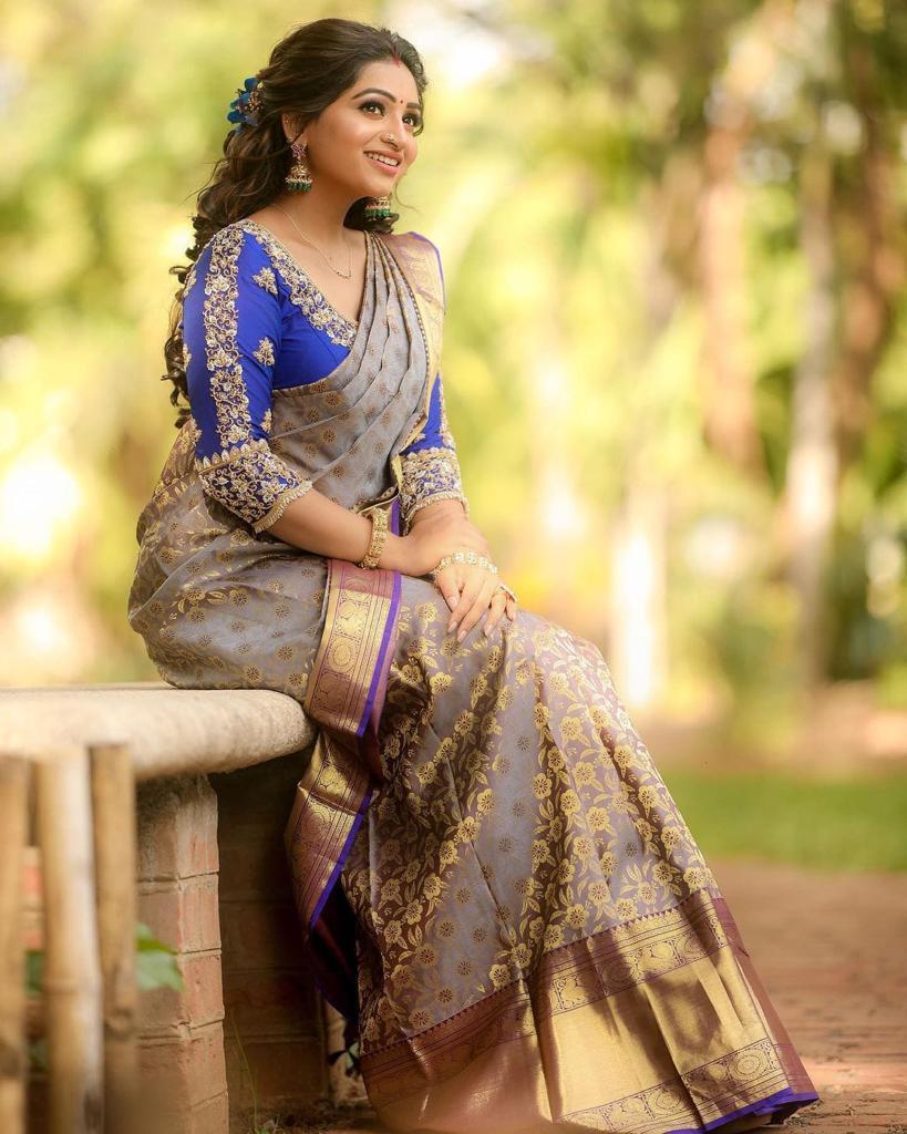 Gery Color With blue Blouse Golden Fulda Soft Silk Kantivati Saree Weaving