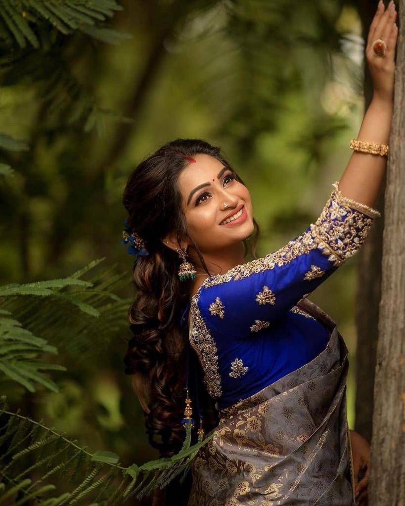 Gery Color With blue Blouse Golden Fulda Soft Silk Kantivati Saree Weaving