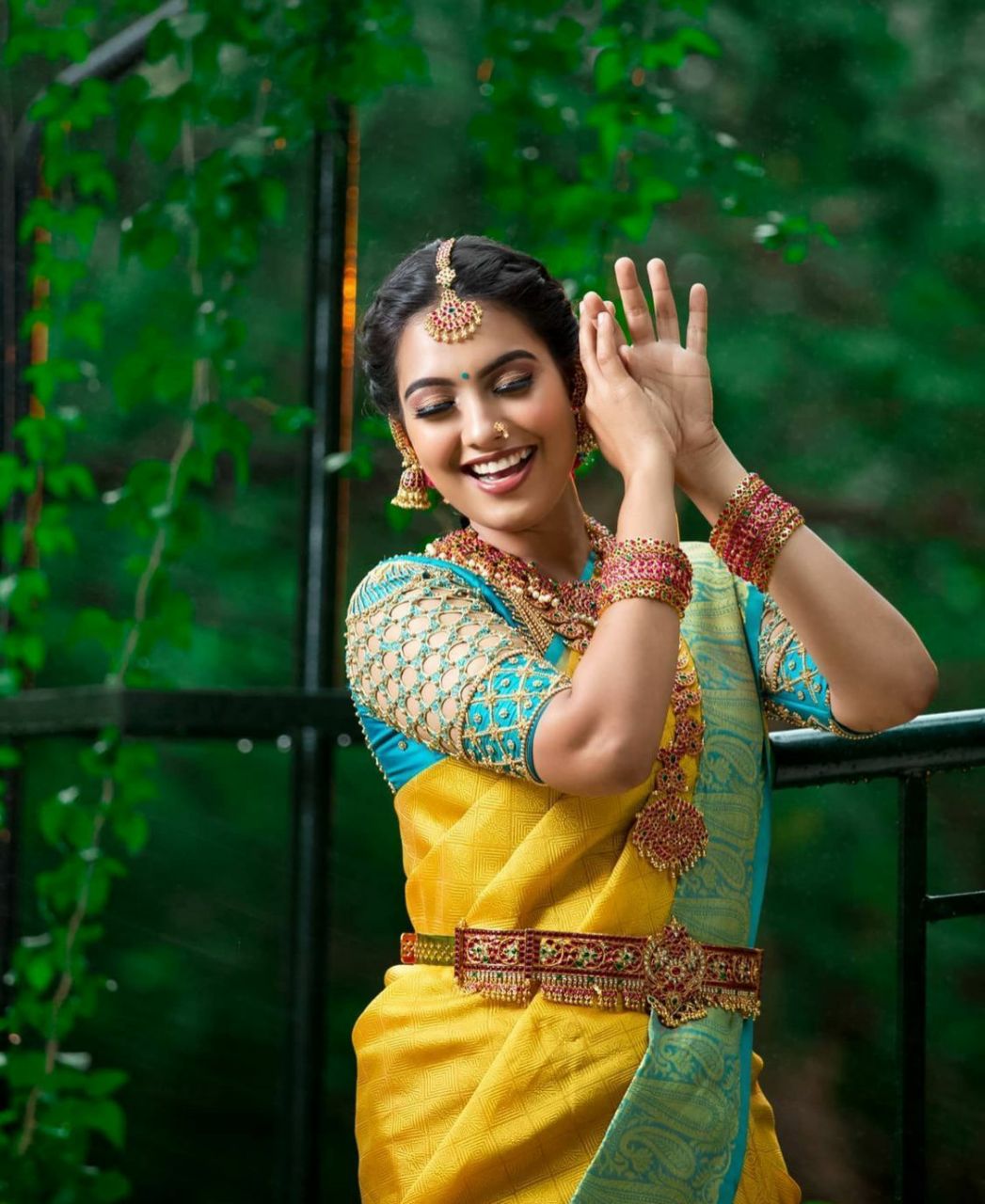 Yellow Color With Golden Zari Designer Lchi Silk Saree For Weaving