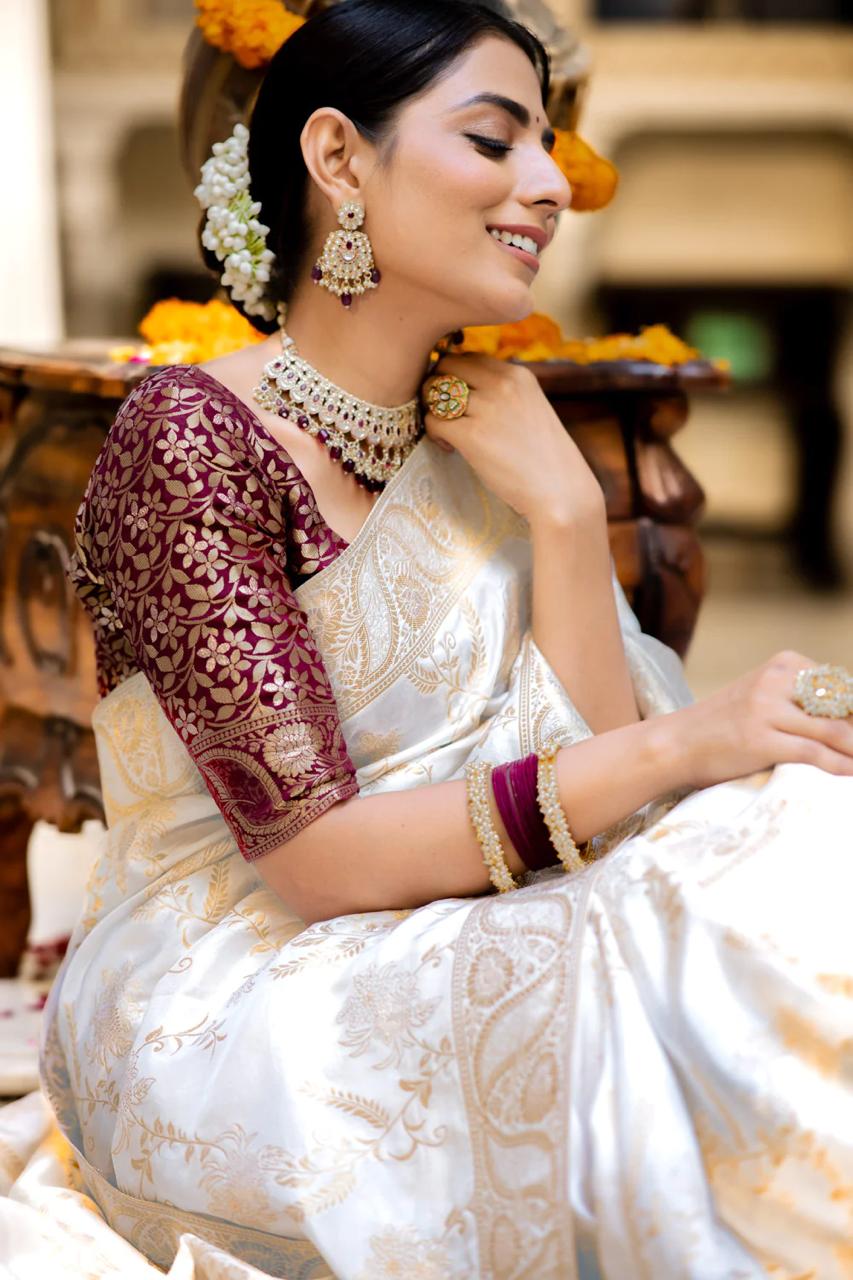 Snappy Off White Soft Silk Saree