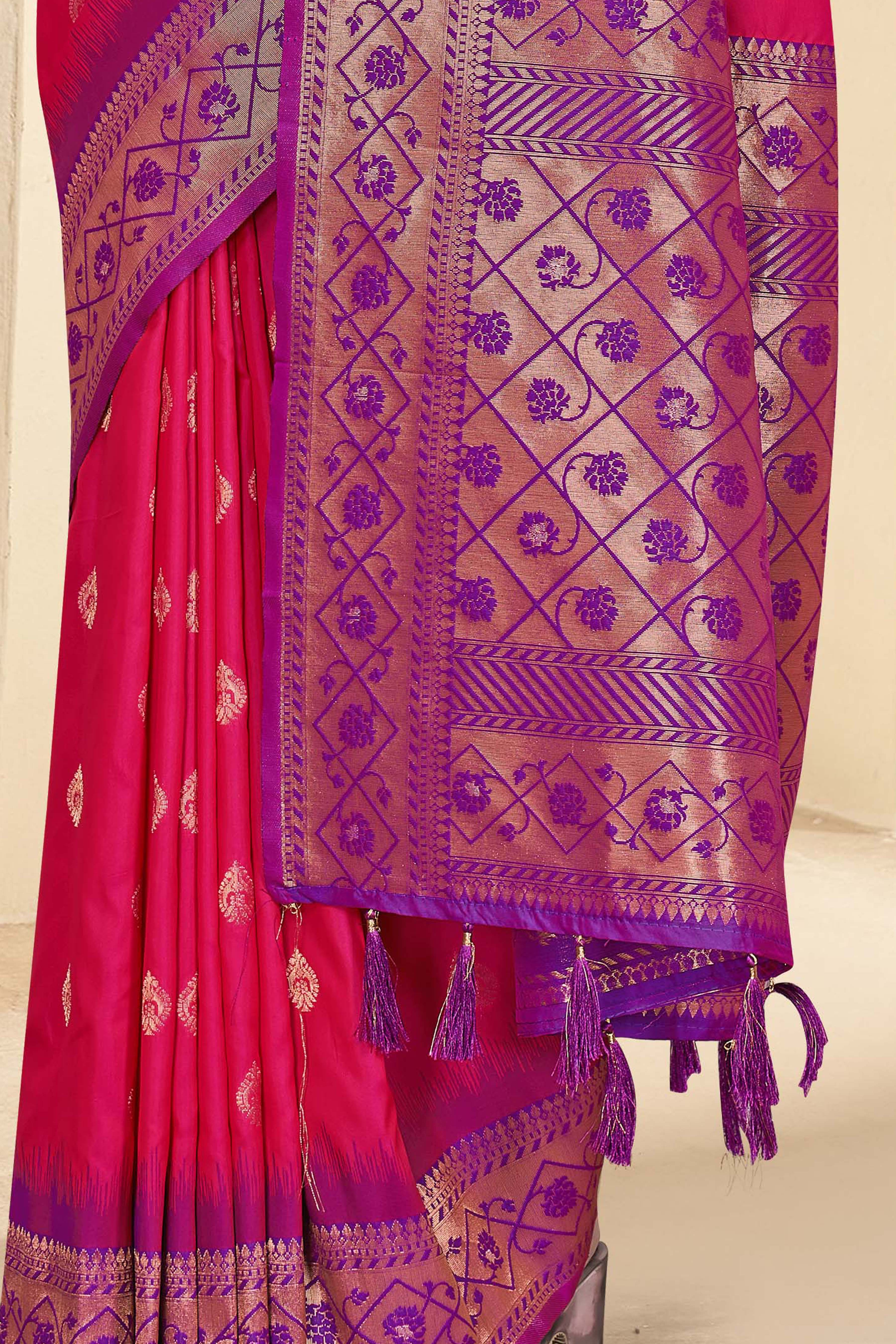 Red Soft Silk Floral Border Contrast Zari Woven Saree