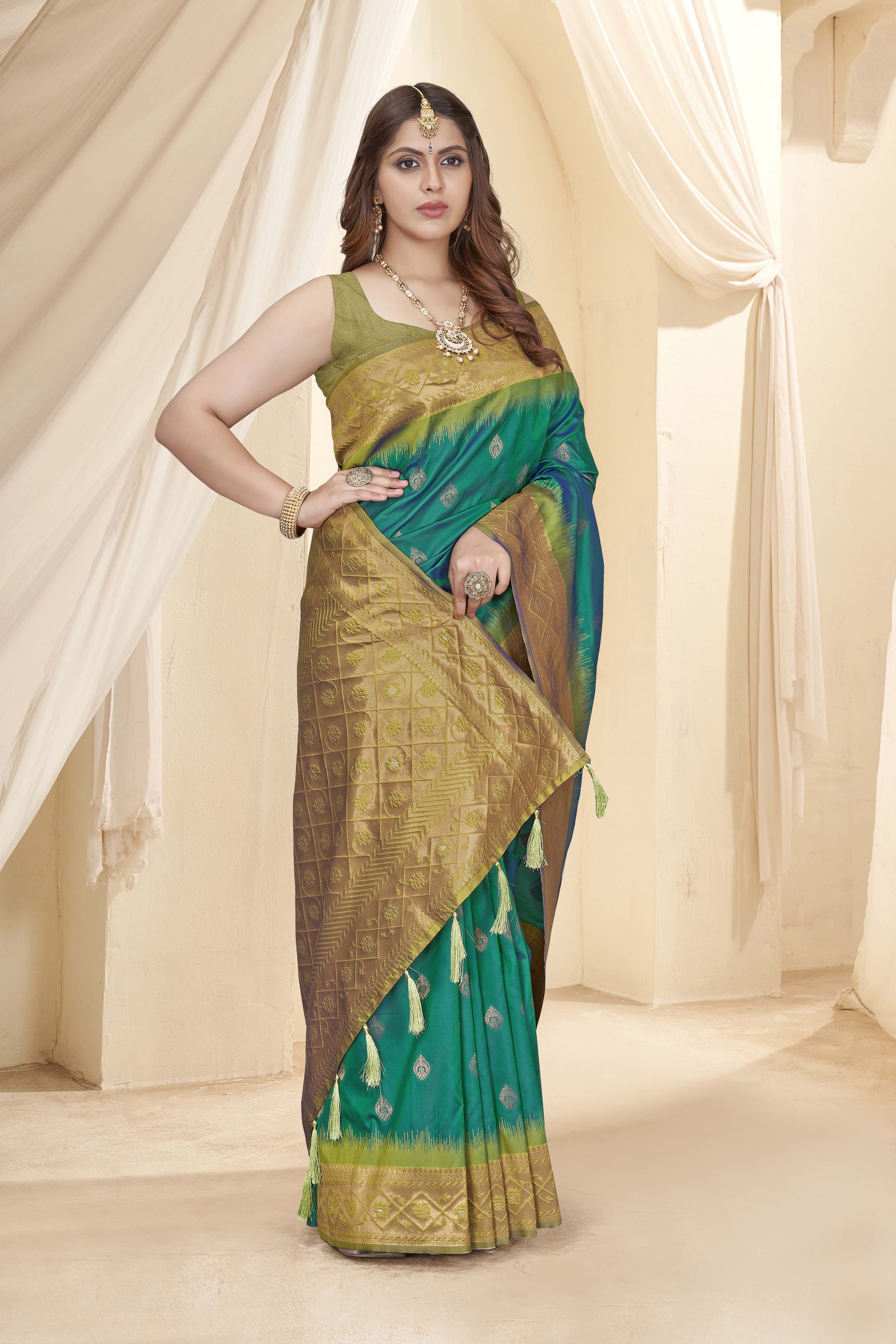 Green Soft Silk Floral Border Contrast Zari Woven Saree