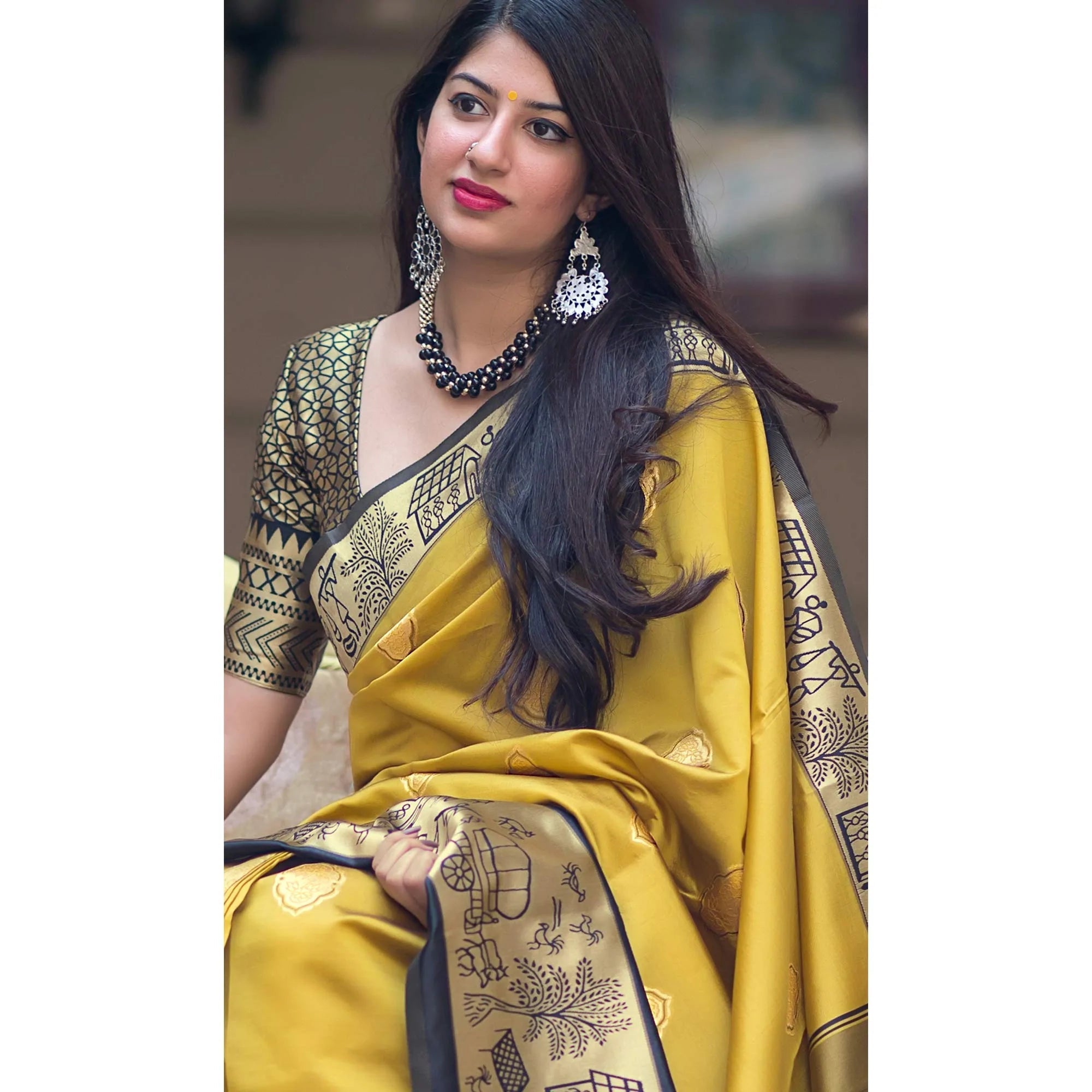 Yollew With Navy Blue Patta Soft Silk Banarsi Saree Weaving