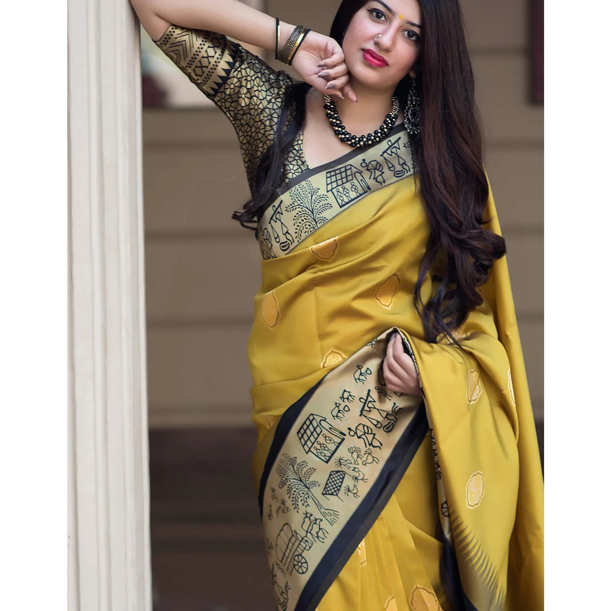 Yollew With Navy Blue Patta Soft Silk Banarsi Saree Weaving