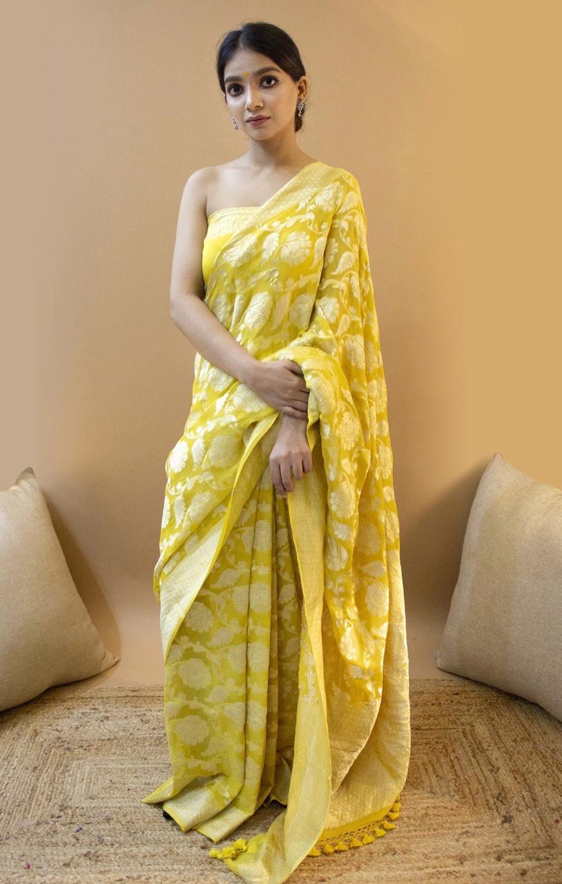 Valiba Lichi  Gold Silk With Wiving And Nice Extra Ordnary Latest Sarees