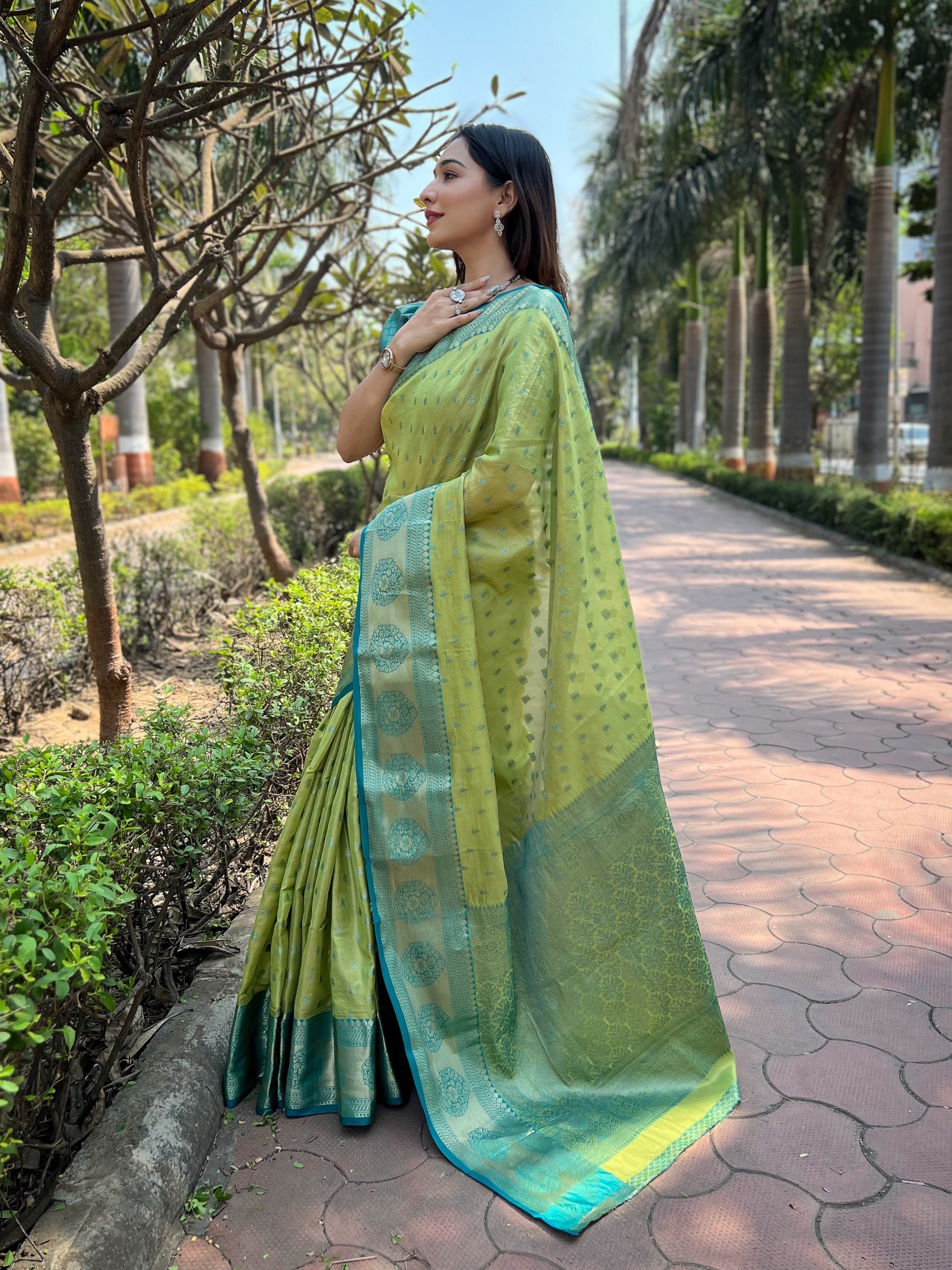 Green Kanchipuram Tissue Silk Traditional Zari Woven Saree
