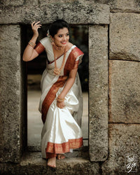 White & Red Palkhi Archaic Traditional Kanchi Soft Silk Sari With Attached Blouse