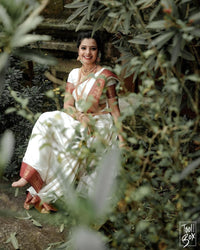 White & Red Palkhi Archaic Traditional Kanchi Soft Silk Sari With Attached Blouse
