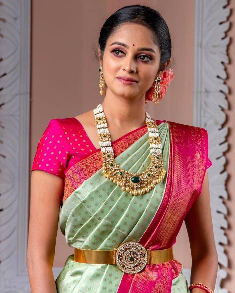 Pista With Green Soft Lichi Silk Woven Kanjivaram Saree Weaving