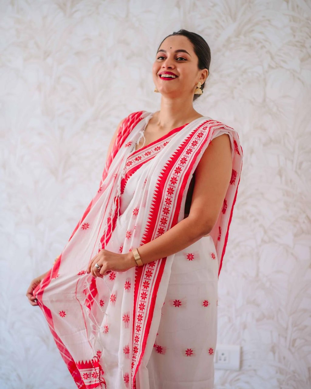 Lissome White Cotton Silk Saree