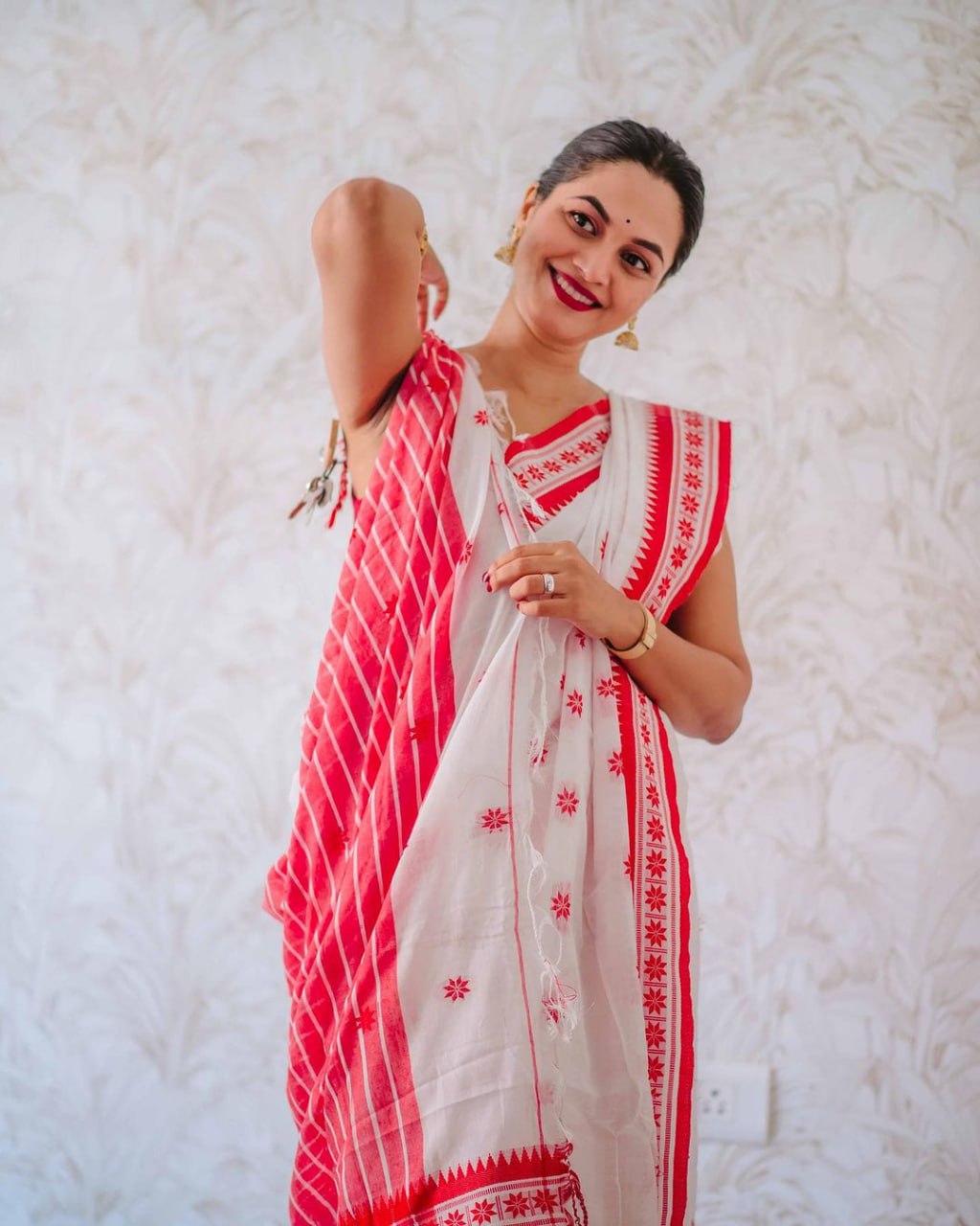 Lissome White Cotton Silk Saree