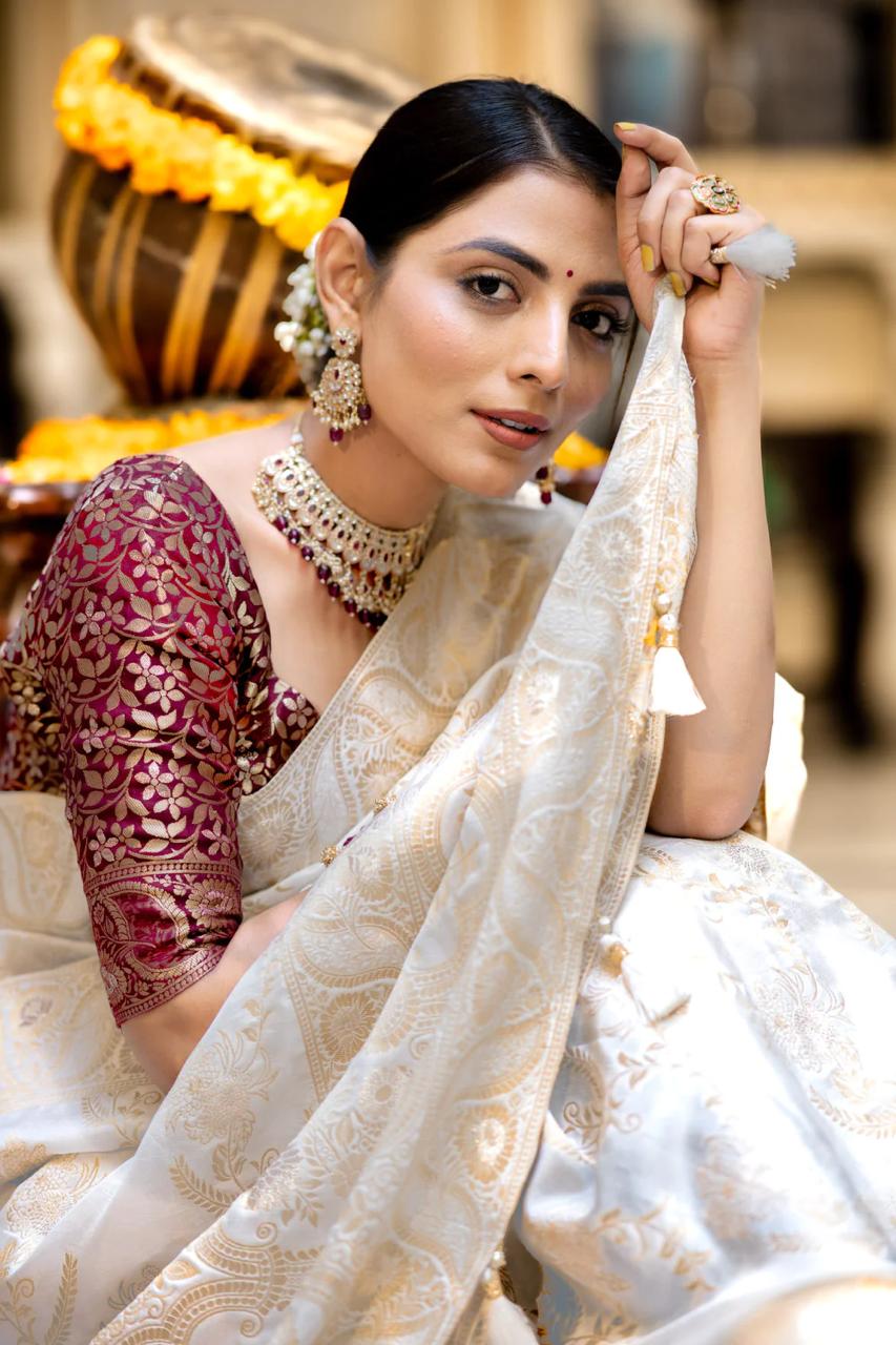Snappy Off White Soft Silk Saree