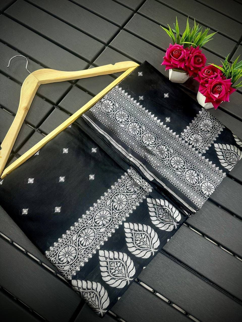 Fugacious Black Banarasi Silk Saree
